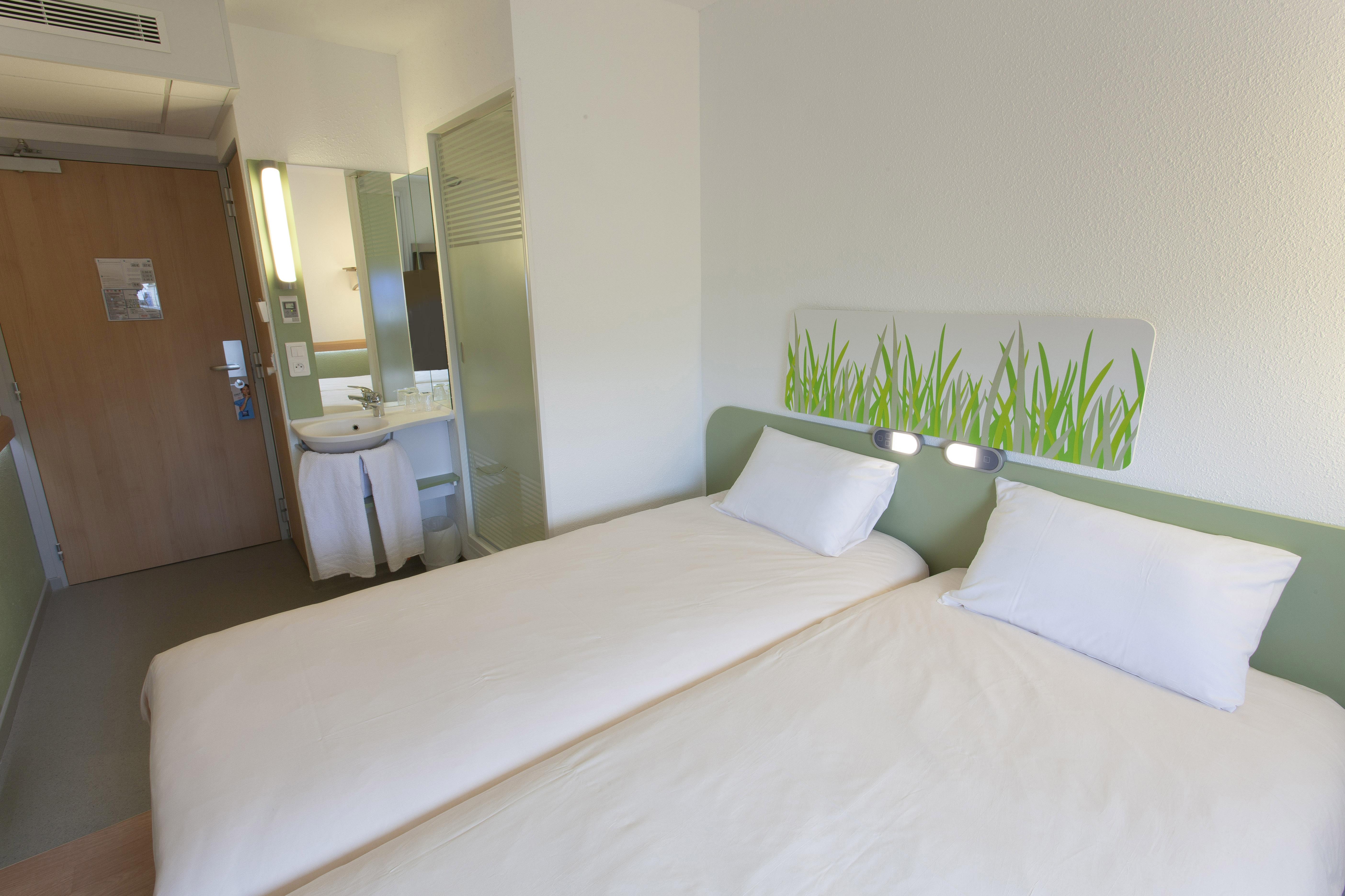 Ibis Budget Cherbourg - La Glacerie Exterior foto